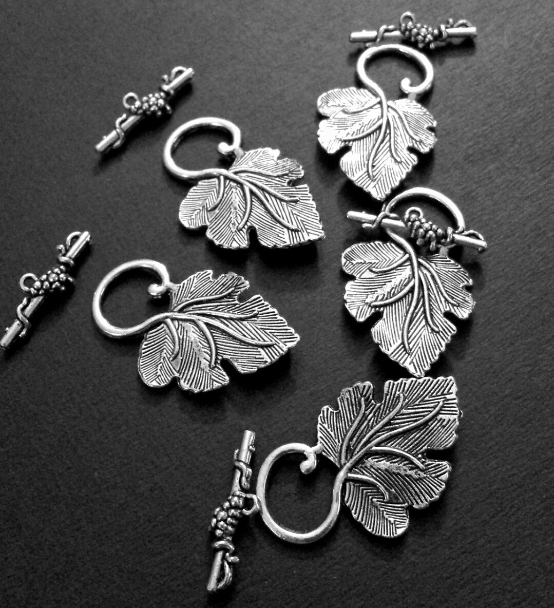 ESC-TC64: Antique Silver Grape Leaf Toggles: Leaf: 37x23mm/Bar: 25x8mm