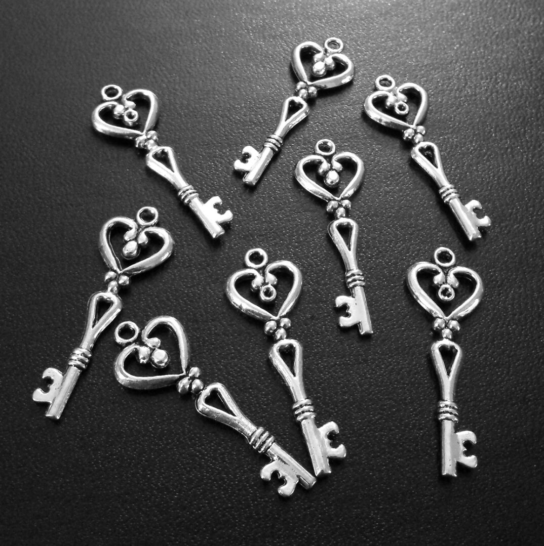 ESC-HT25: Antique Silver Large Key Pendants: 41mm