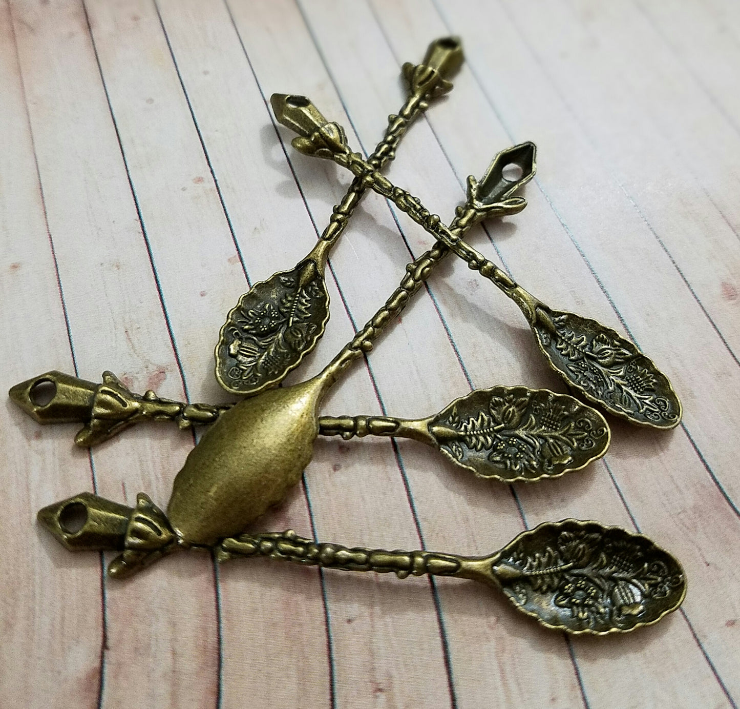 ESC-HT16: Antique Brass Filigree & Floral Spoon Pendants: 68mm