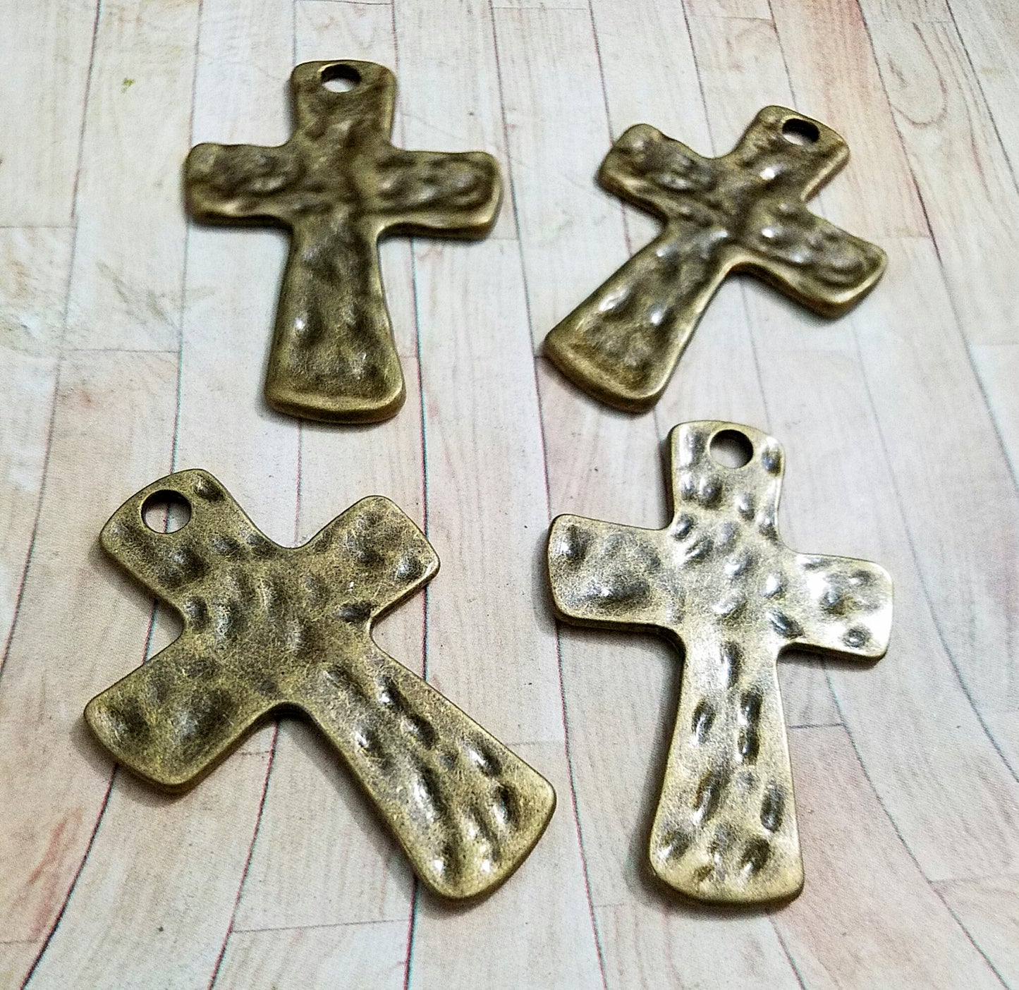 ESC-CR52: Antique Brass Hammered Cross Pendants: 44x30mm