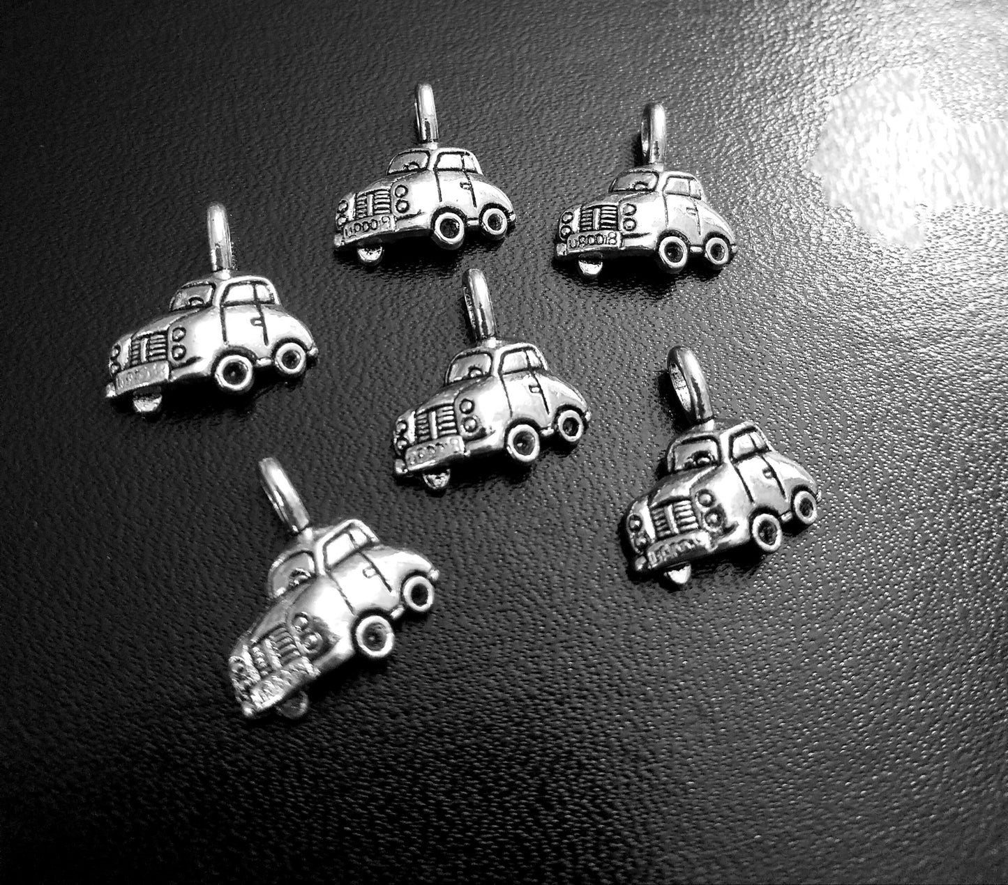 ESC-HT17: Antique Silver Buggy Pendants: 20mm
