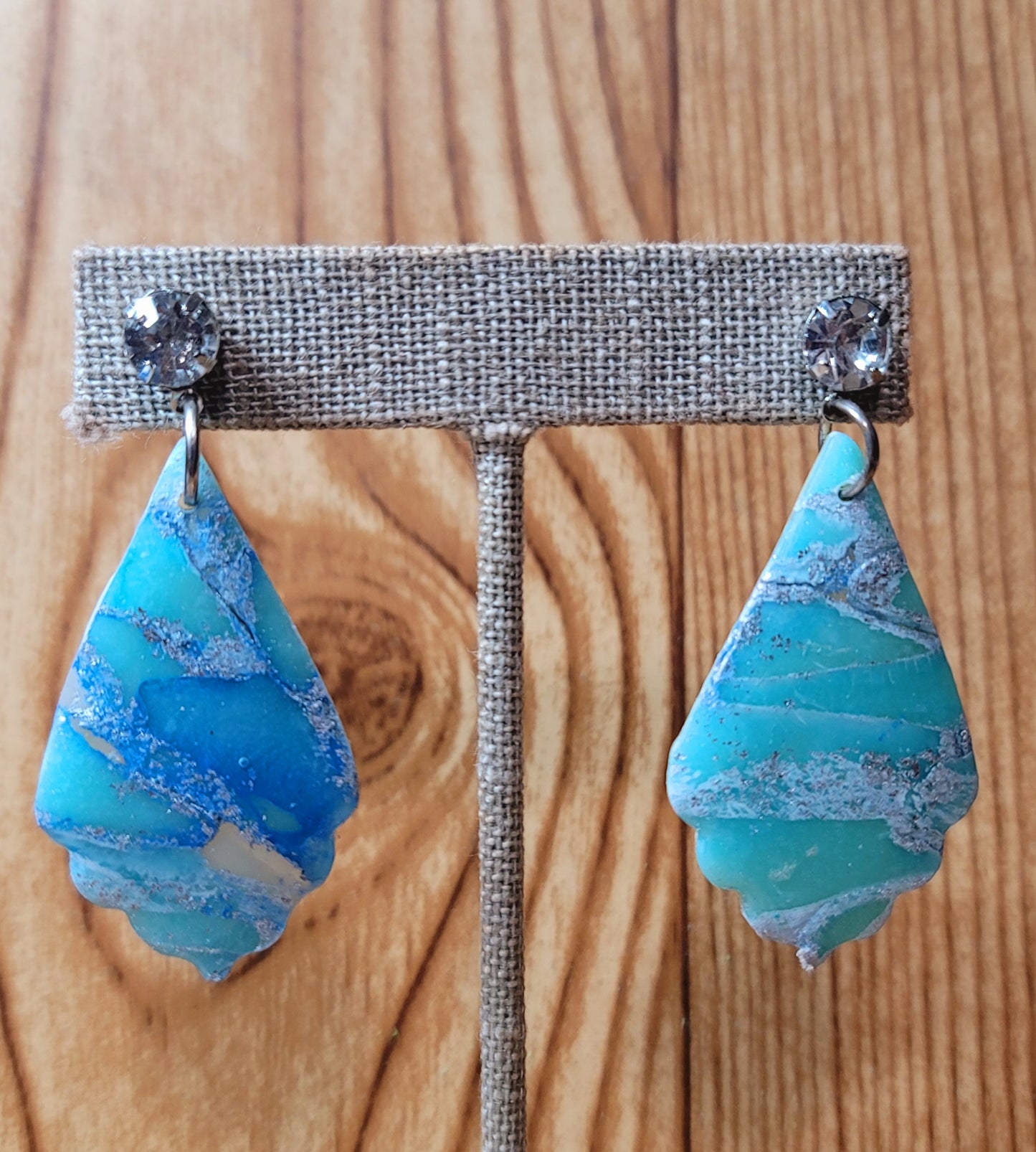Perla: White/Sky Blue/Blue Polymer Clay Shell Earrings
