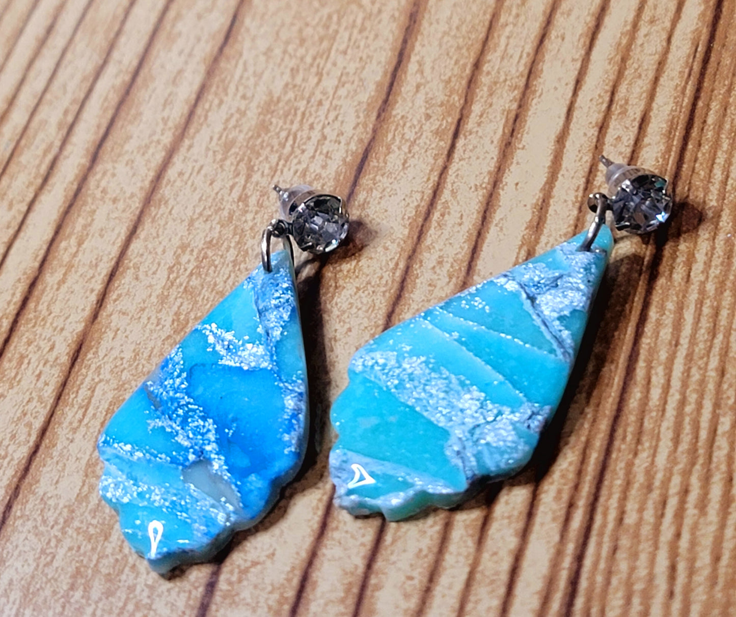 Perla: White/Sky Blue/Blue Polymer Clay Shell Earrings
