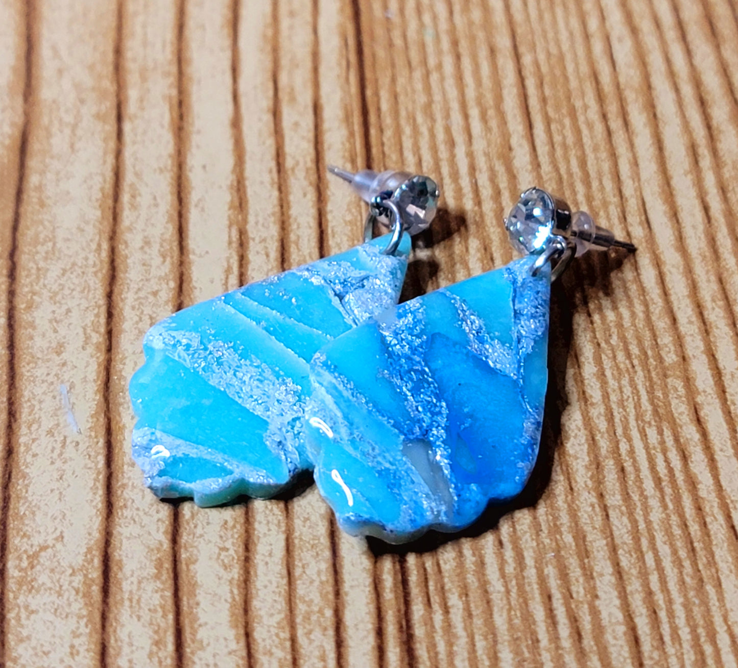 Perla: White/Sky Blue/Blue Polymer Clay Shell Earrings