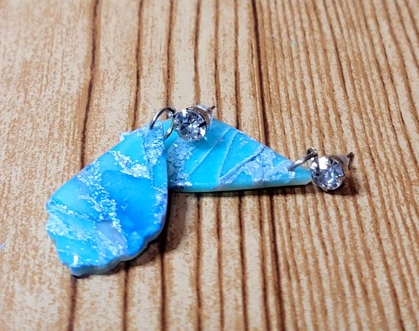 Perla: White/Sky Blue/Blue Polymer Clay Shell Earrings