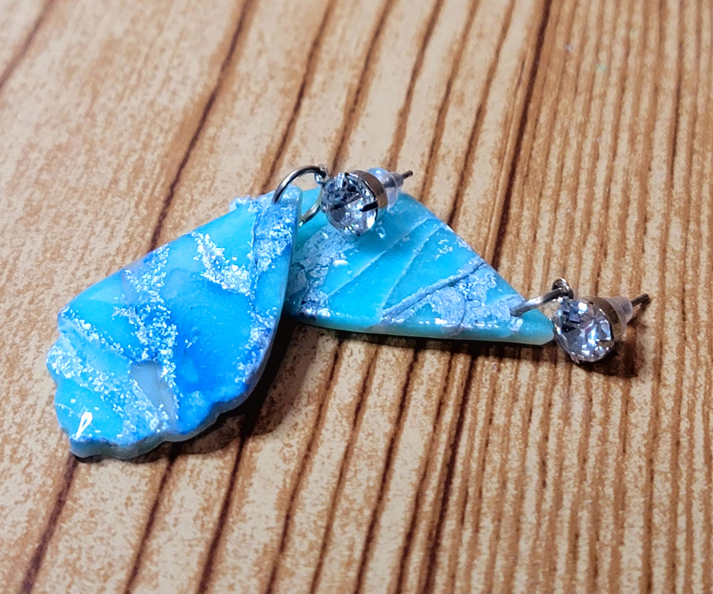 Perla: White/Sky Blue/Blue Polymer Clay Shell Earrings