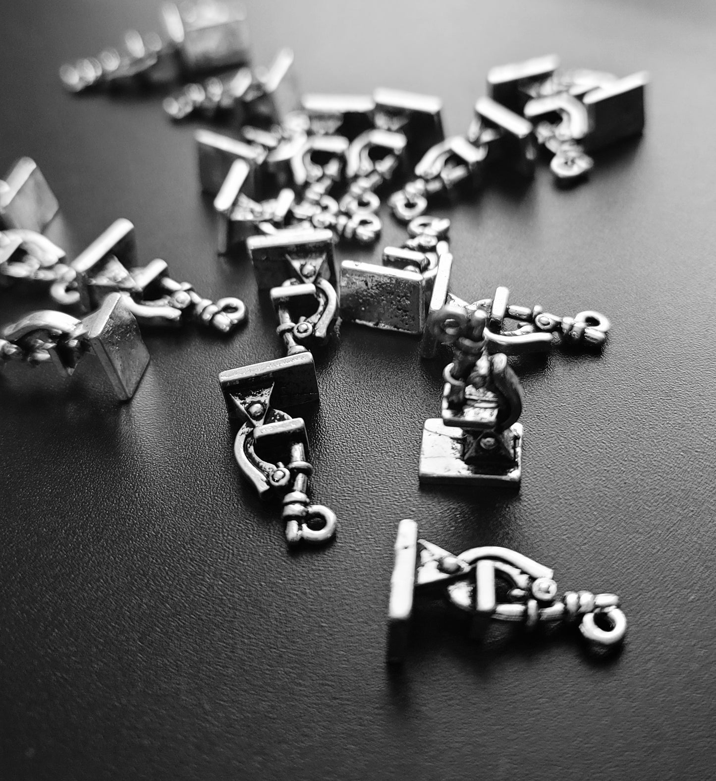 ESC-SA64: Antique Silver Microscope Pendants: 20x10x8mm:
