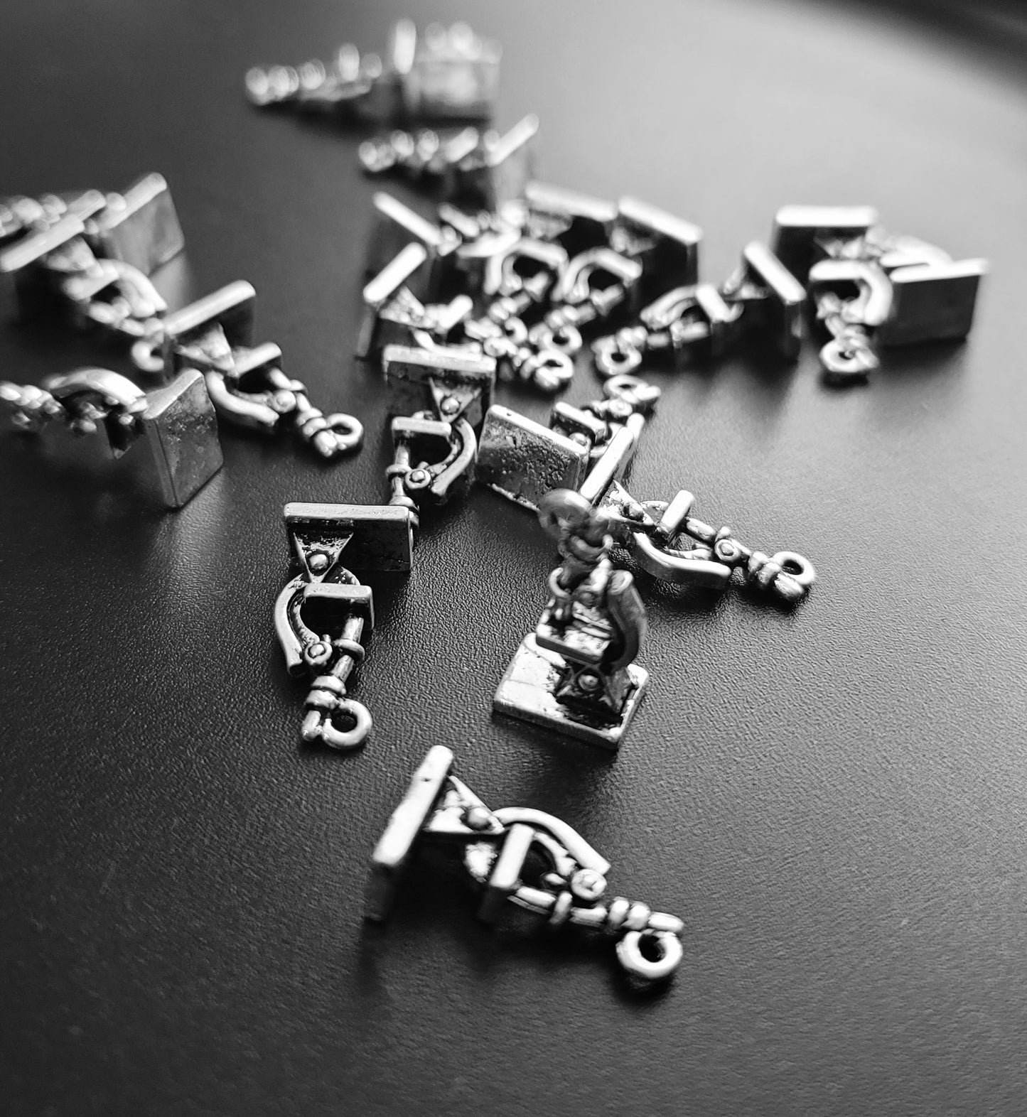 ESC-SA64: Antique Silver Microscope Pendants: 20x10x8mm: