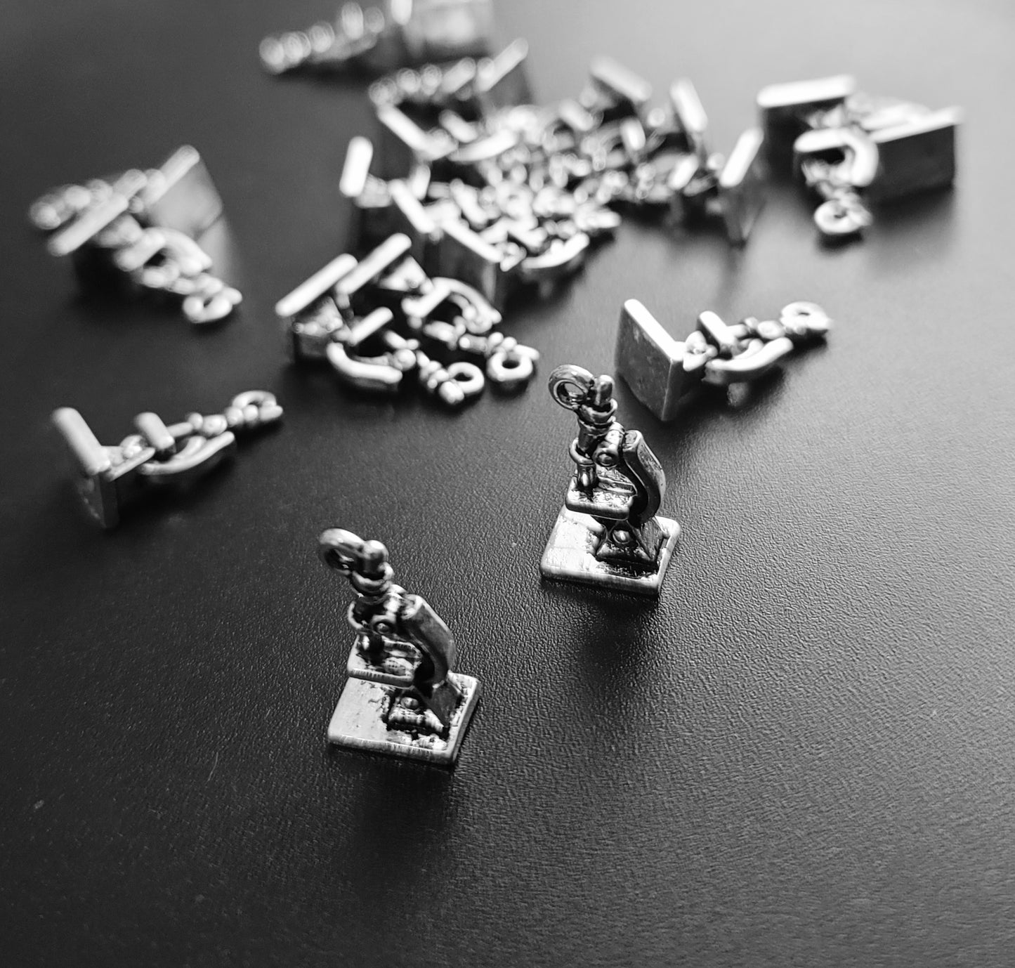 ESC-SA64: Antique Silver Microscope Pendants: 20x10x8mm: