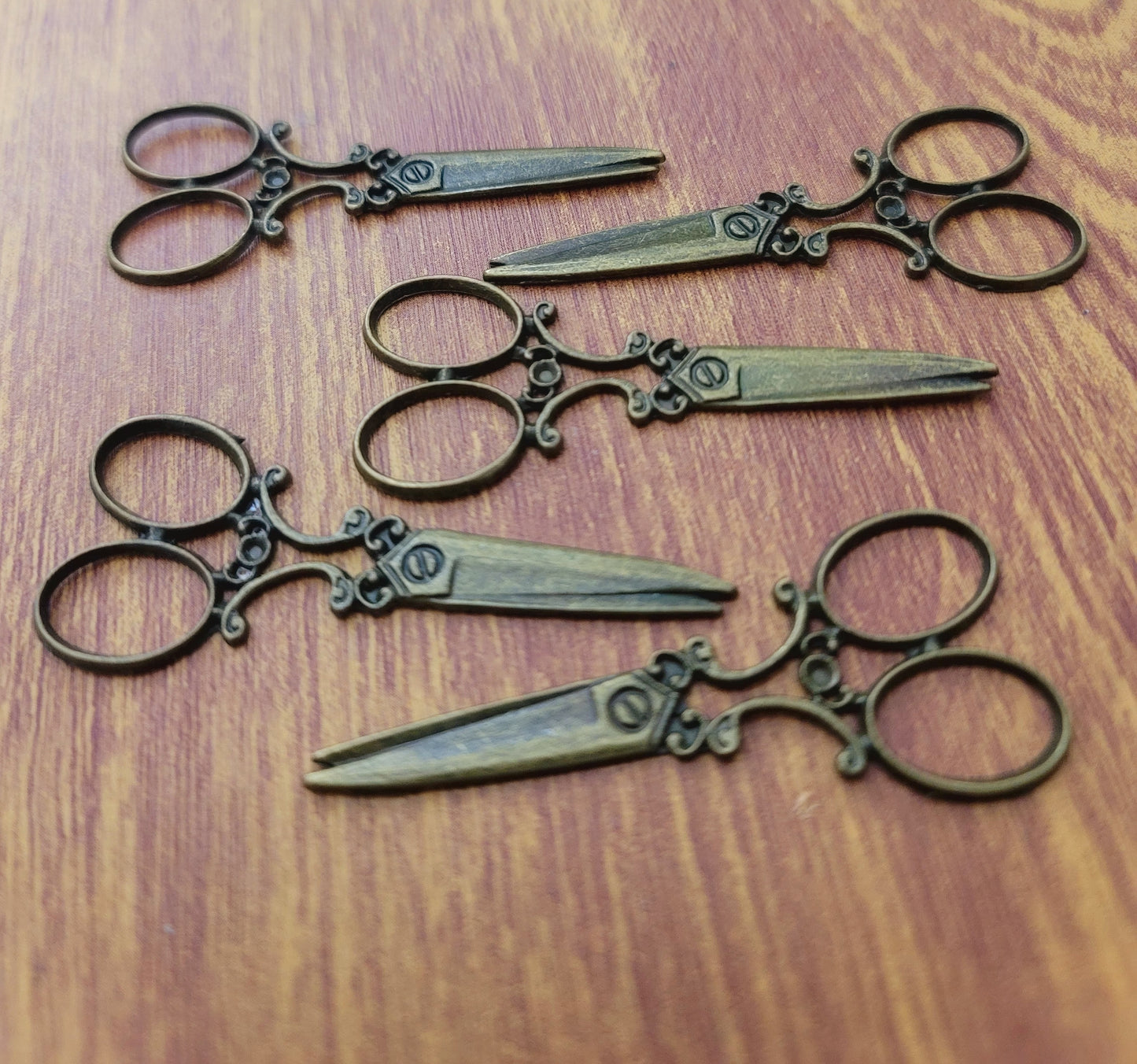 ESC-HT55: Antique Brass Ex. Large Scissors Pendants: 58x24mm