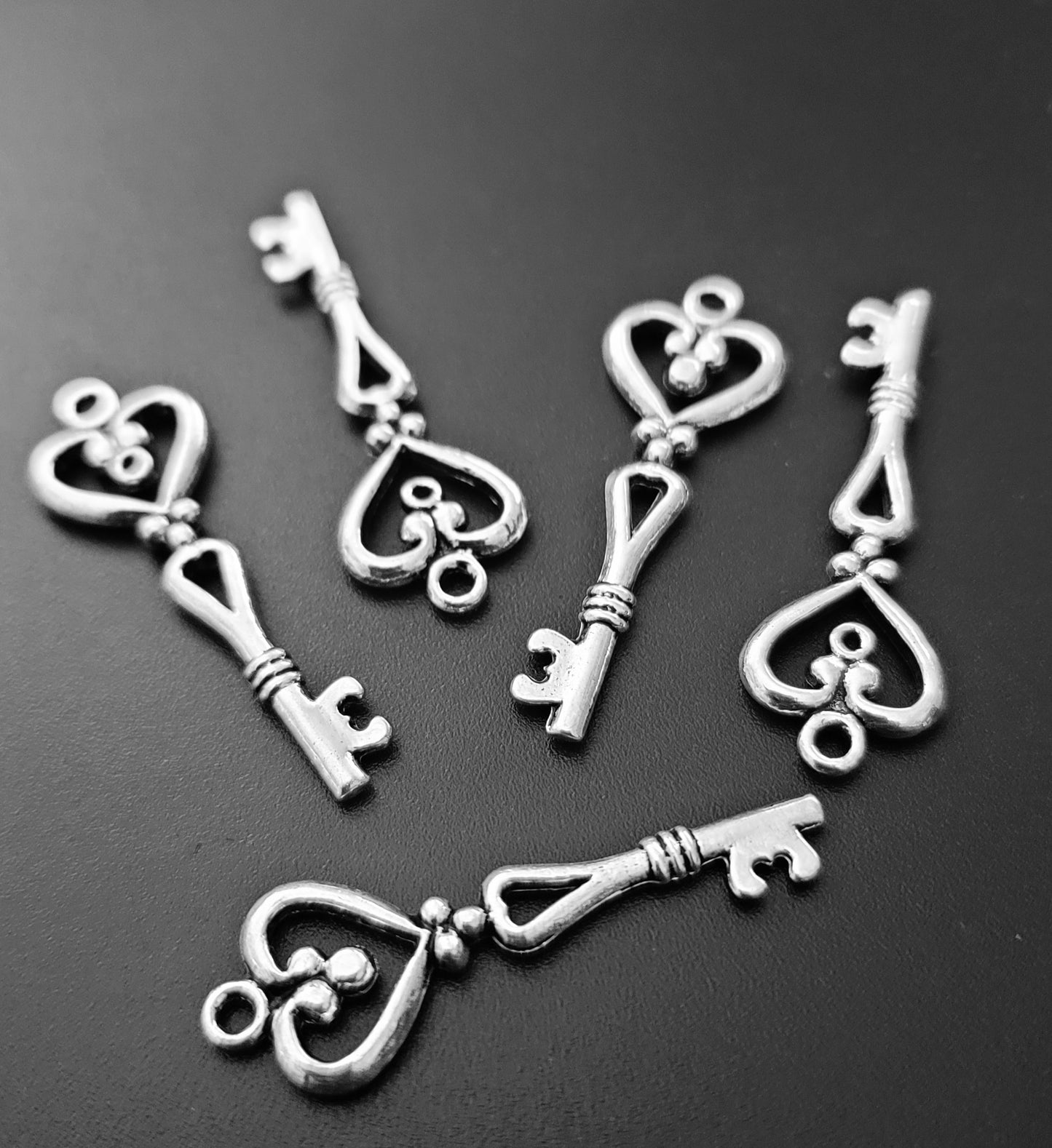 ESC-HT25: Antique Silver Large Key Pendants: 41mm