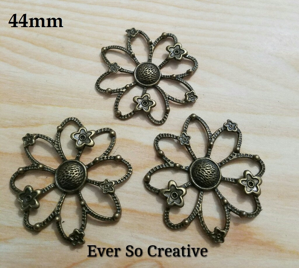 ESC-NC38: Antique Brass Flower Pendant: 44mm - 3pcs
