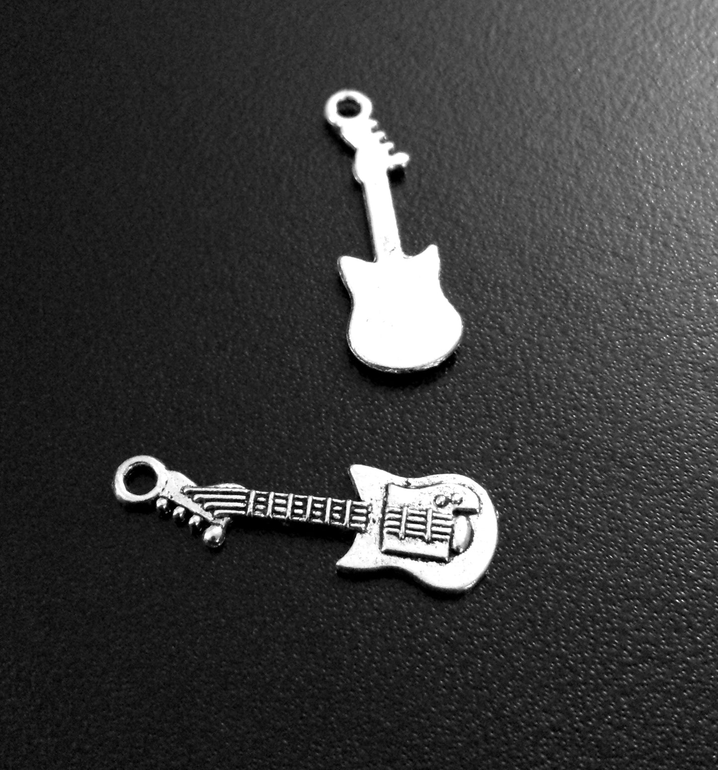 ESC-SA48: Antique Silver Electric Guitar Pendants: 32x10mm [6pcs]