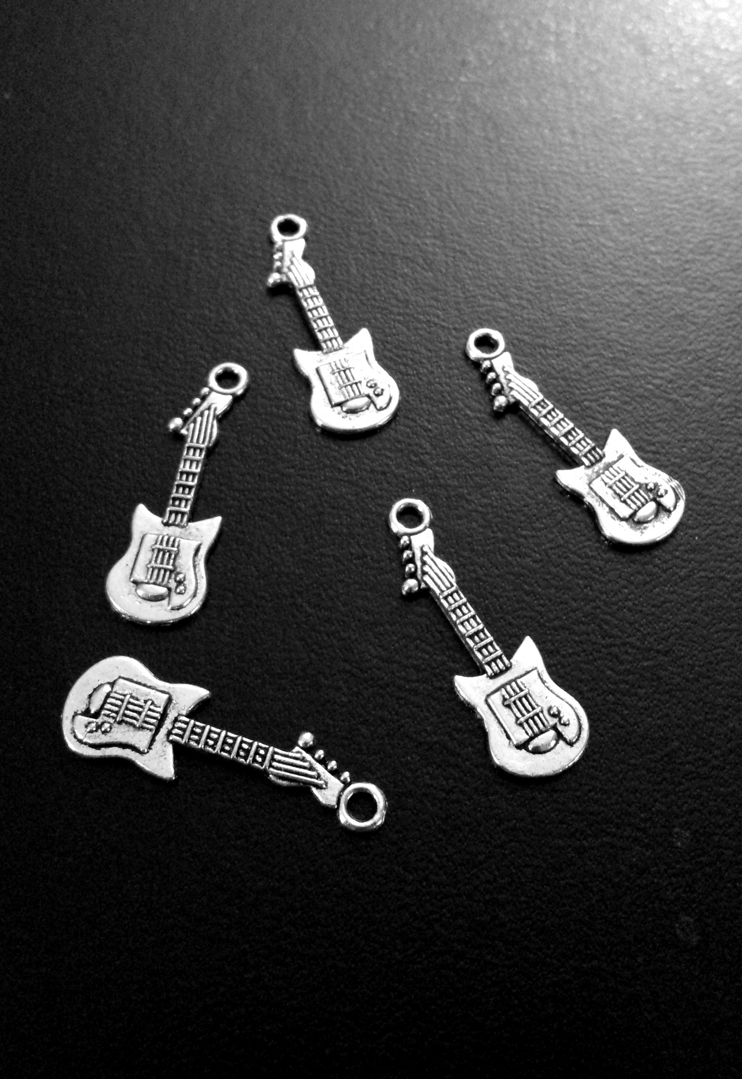 ESC-SA48: Antique Silver Electric Guitar Pendants: 32x10mm [6pcs]