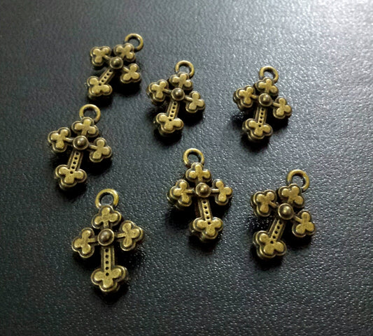 ESC-CR91: Antique Brass Le Fleur Cross Charms: 17x11mm: 10pcs