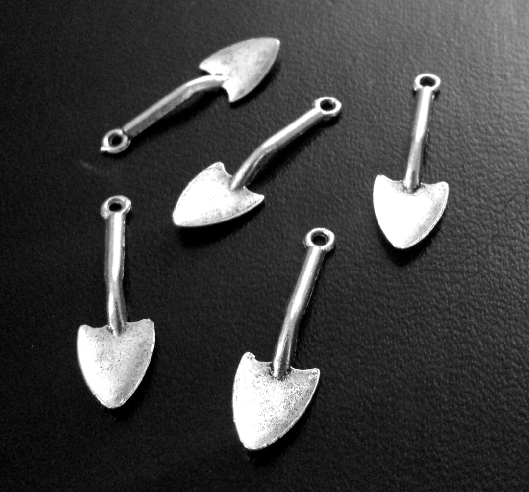 ESC-HT27: Antique Silver Shovel Charm: 28x9mm: [10pc]