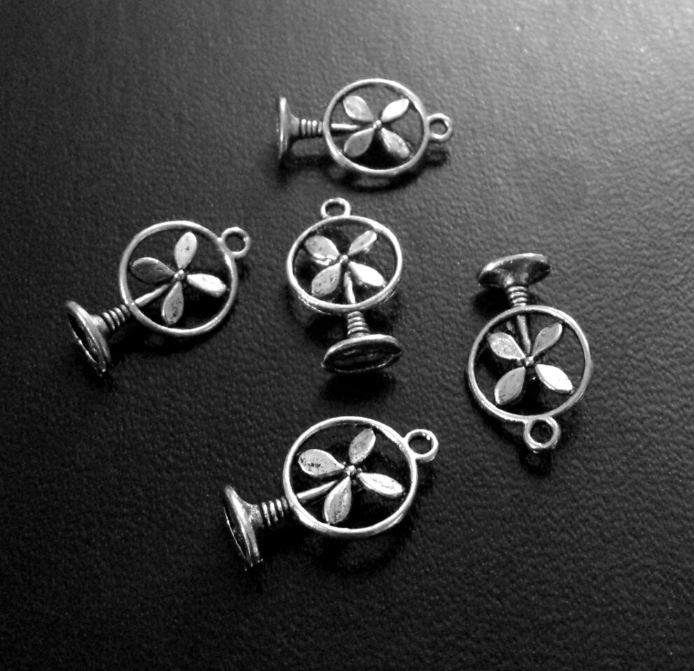 ESC-HT19: Antique Silver Fan Pendants/Charms: 20x12mm