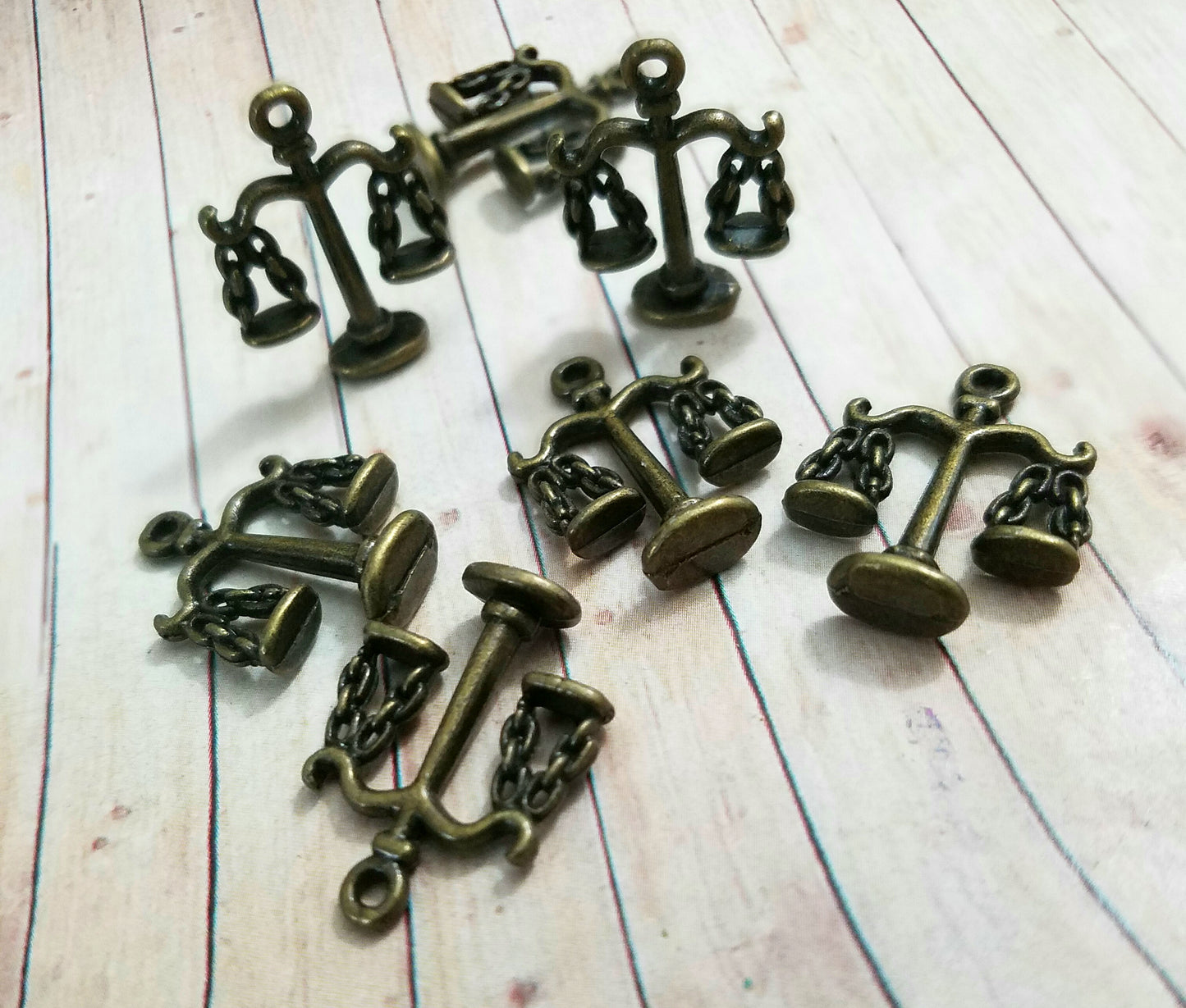 ESC-HT18: Antique Brass Scales of Justice Pendant: 18x22mm