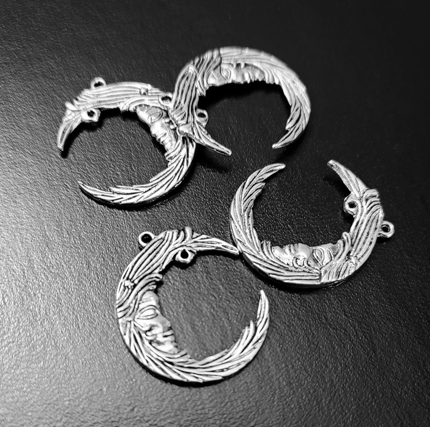 ESC-MM58: Antique Silver Crescent Moon Pendant: 33x37mm (3pcs)