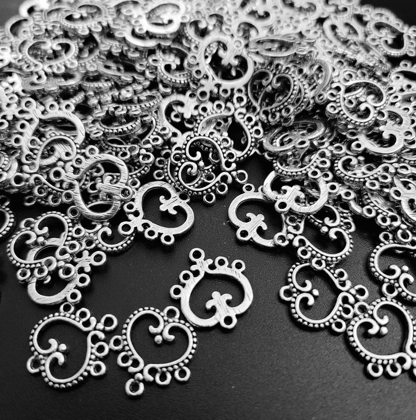 ESC-CH33: Antique Silver Heart Chandelier Settings: 20x16mm [6pcs]