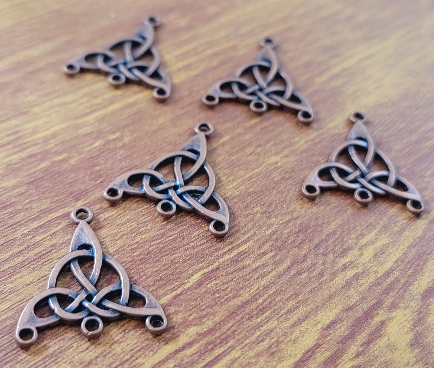 ESC-CH27: Antique Copper Triquetra Pendant/Earring Settings: 27x24mm [4pcs]