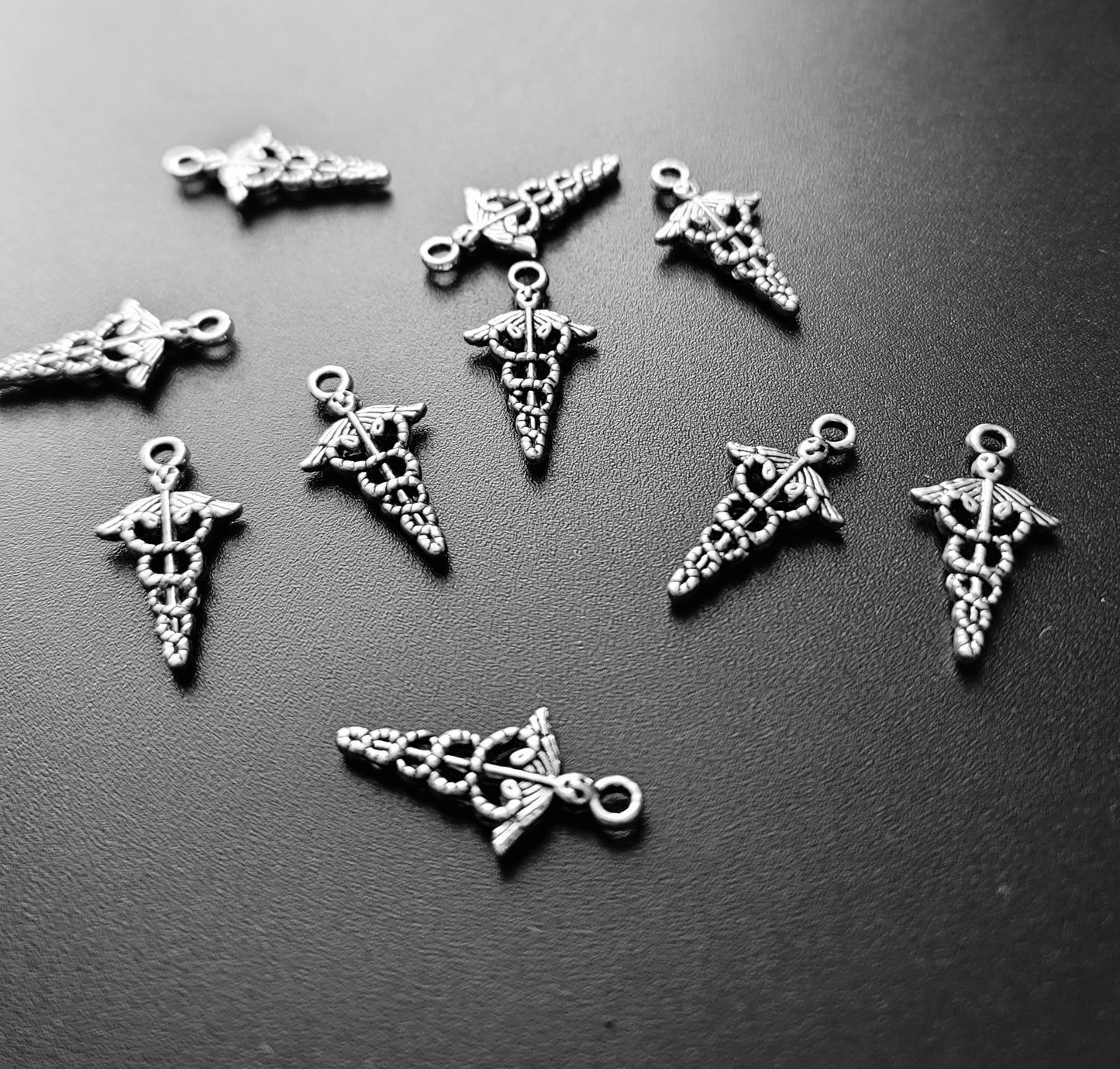 ESC-SA63: Antique Silver Caduceus Symbol of Medicine Charm: 23x12mm: [5pcs]