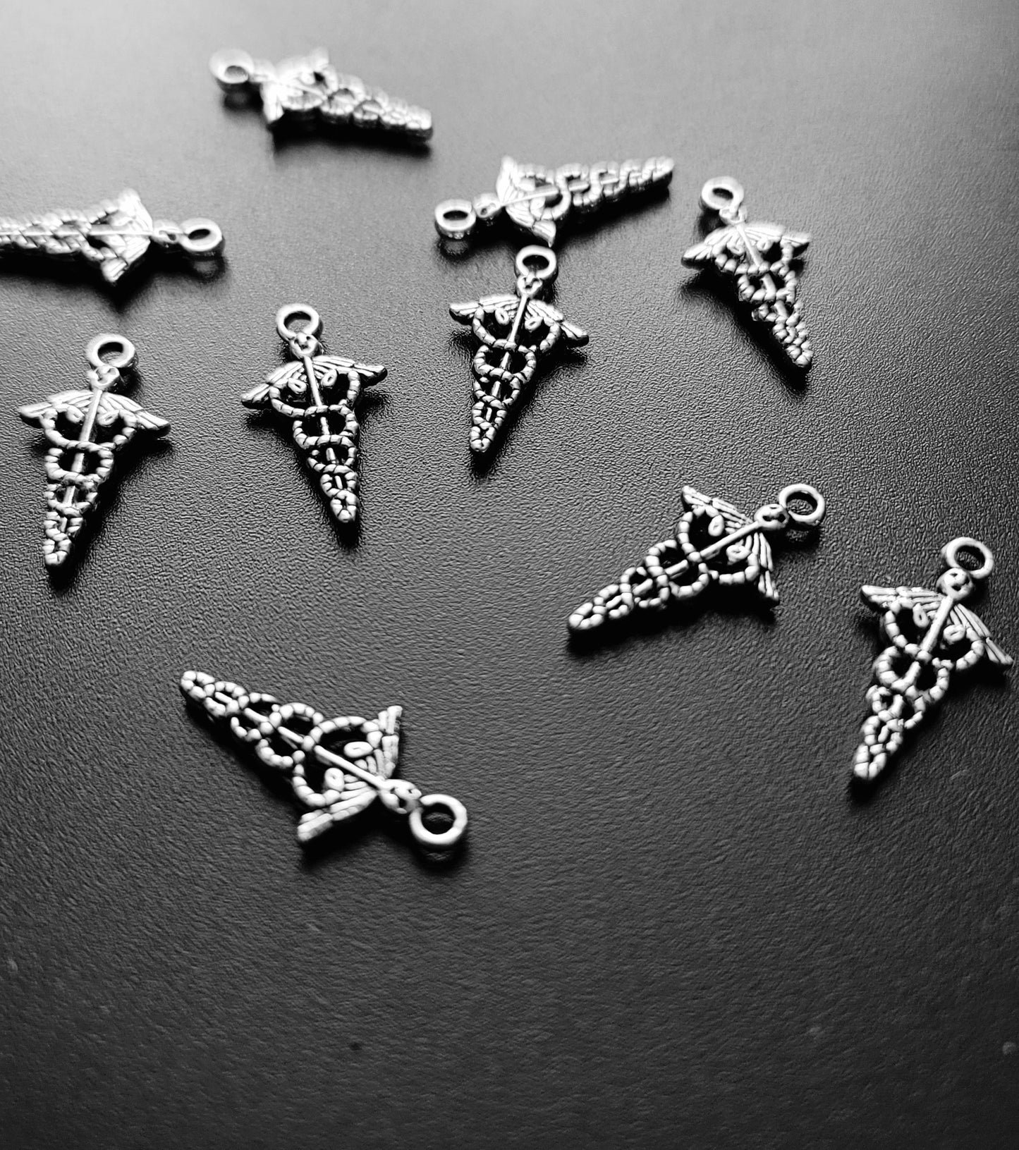 ESC-SA63: Antique Silver Caduceus Symbol of Medicine Charm: 23x12mm: [5pcs]