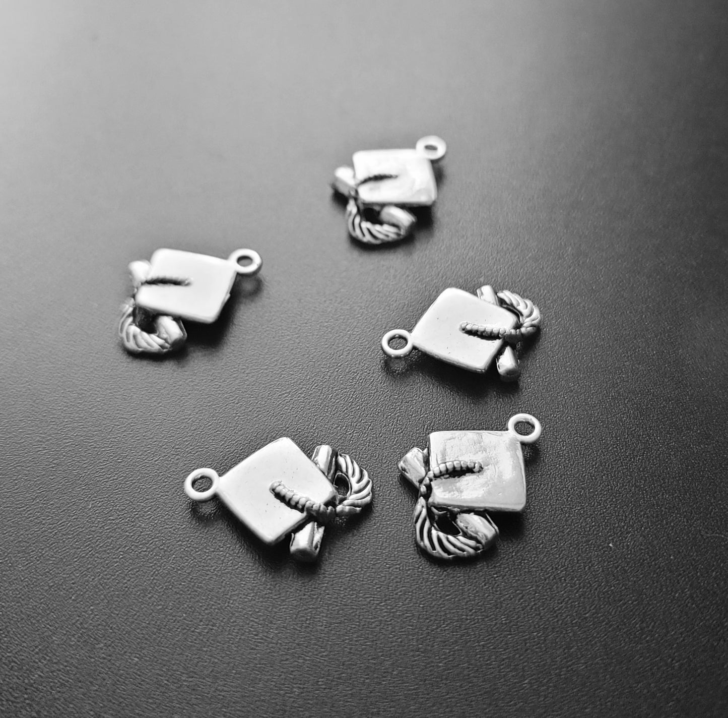 ESC-SA53: Antique Silver Graduation Cap: 17x13mm: [6pcs]