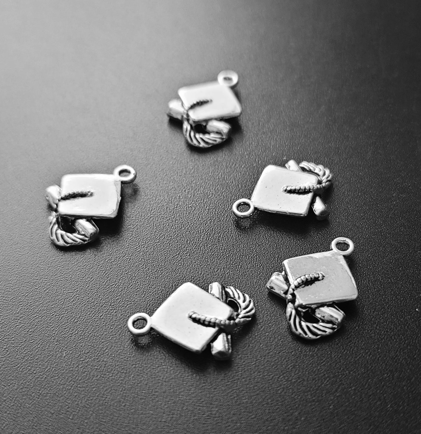 ESC-SA53: Antique Silver Graduation Cap: 17x13mm: [6pcs]