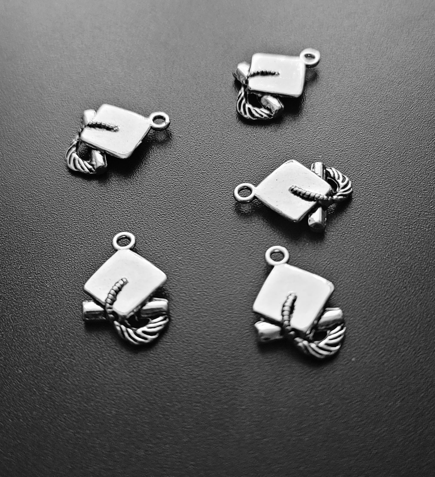 ESC-SA53: Antique Silver Graduation Cap: 17x13mm: [6pcs]