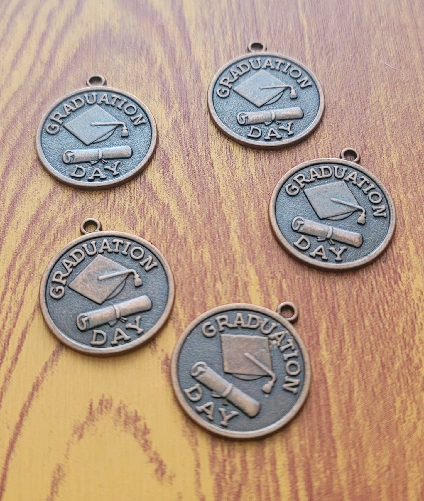 ESC-SA51: Antique Copper Graduation Day Coin: 22x25mm: [5pcs]