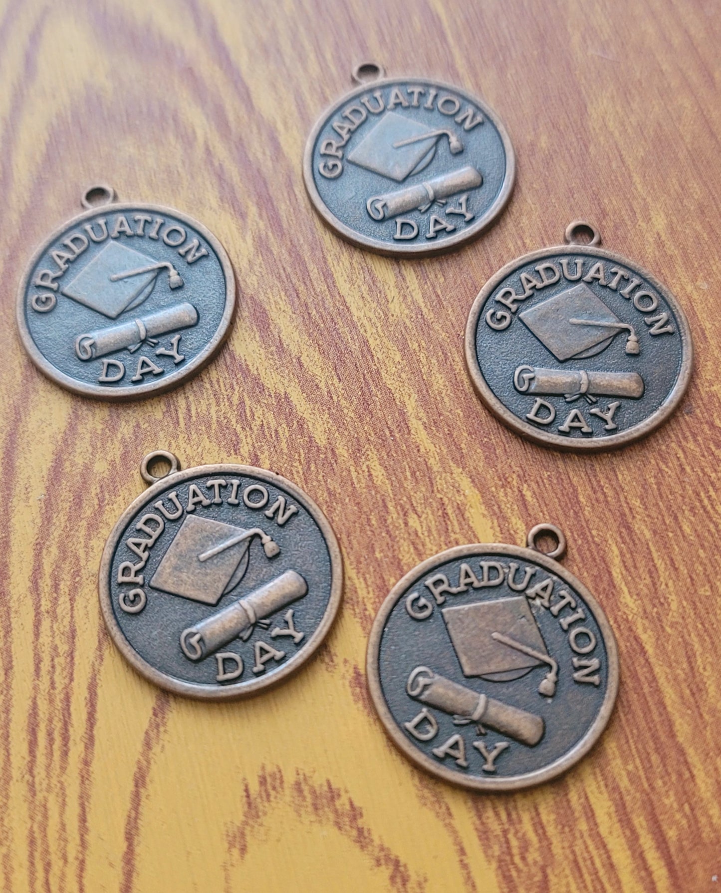 ESC-SA51: Antique Copper Graduation Day Coin: 22x25mm: [5pcs]