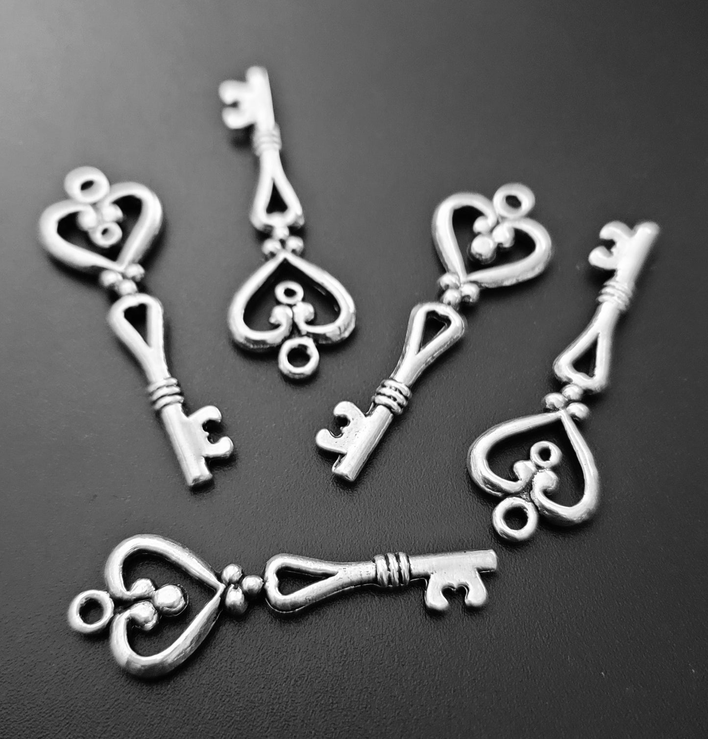 ESC-HT25: Antique Silver Large Key Pendants: 41mm