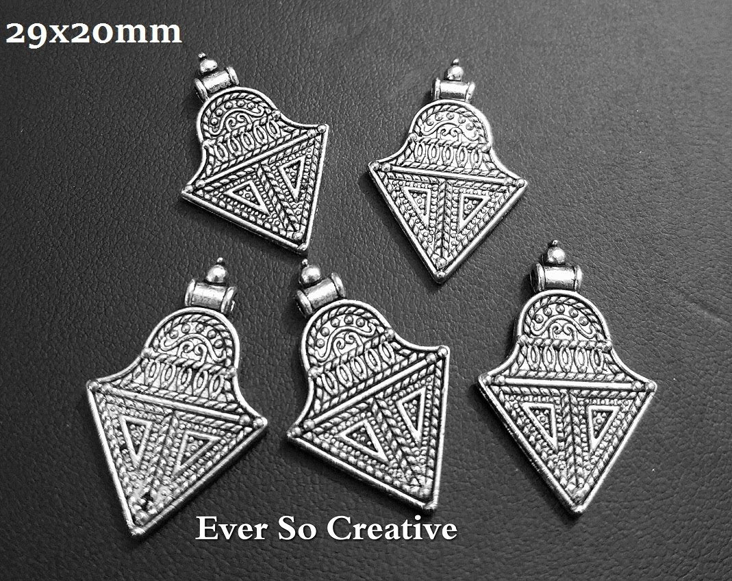 ESC-WC27: Antique Silver Shield Pendants: 29x20mm