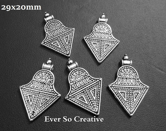 ESC-WC27: Antique Silver Shield Pendants: 29x20mm