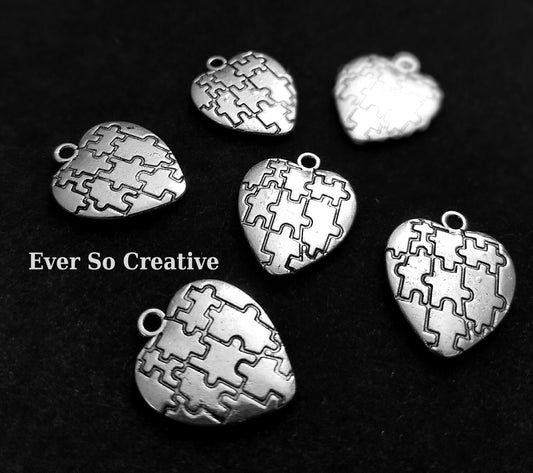 ESC-AWC10: Antique Silver Puzzle Heart Pendants: 25x25mm