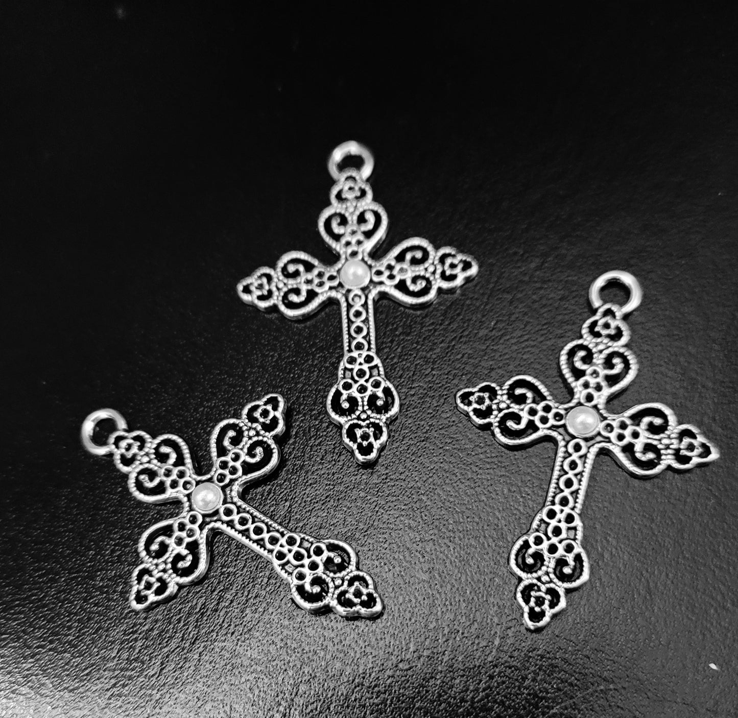 ESC-CR05 Antique Silver Fleury Pearl Cross Pendant: 50x35mm (3pcs)