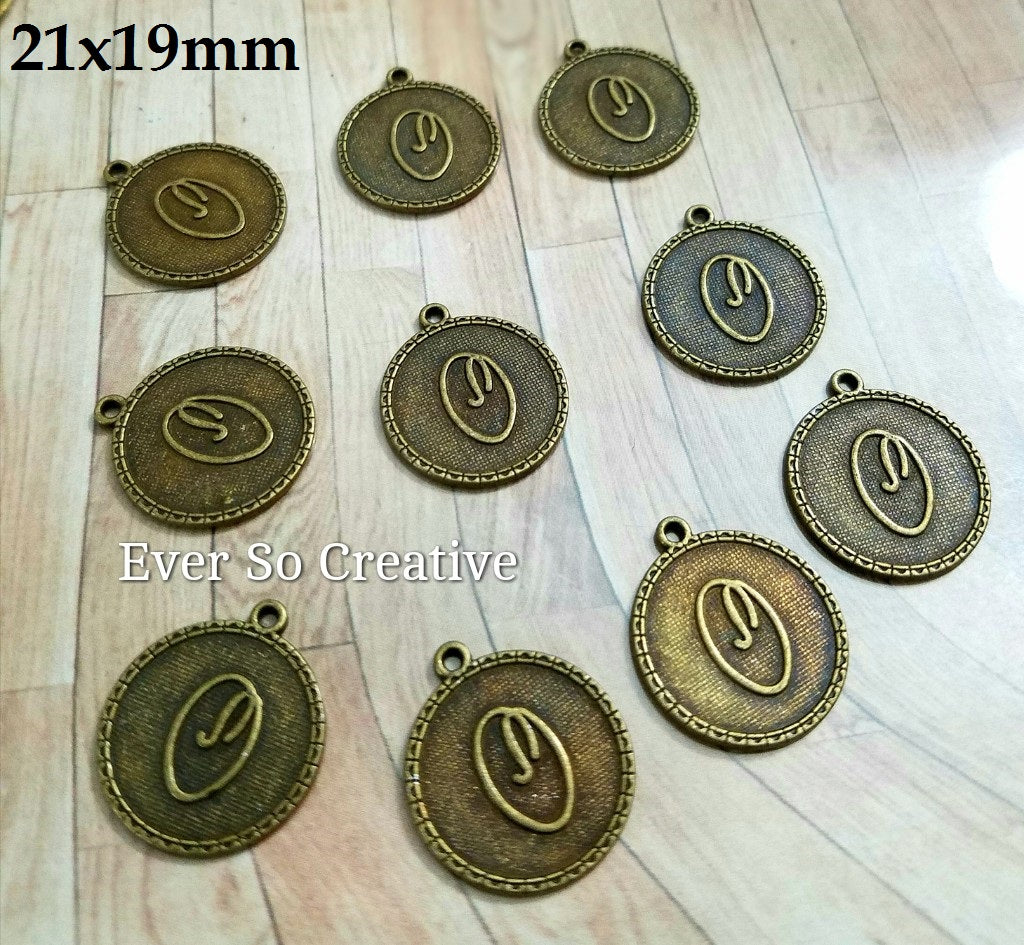 ESC-LW15: Antique Brass Letter "O" Coin Charms: 21x19mm