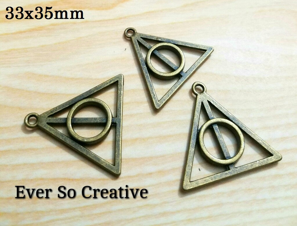 ESC-MM46: Antique Brass Deathly Hallow Pendants: 33x35mm (4pcs)