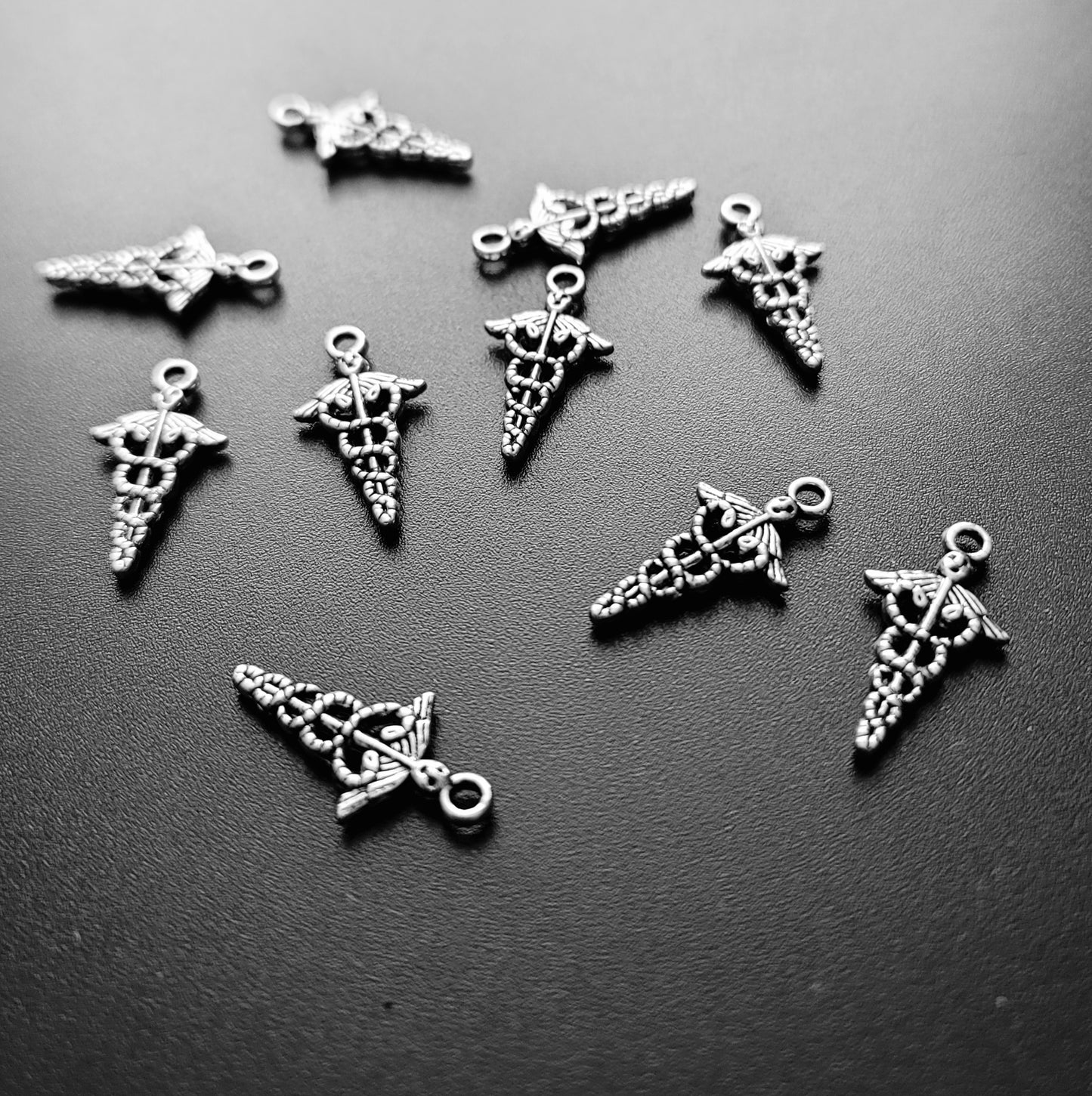 ESC-SA63: Antique Silver Caduceus Symbol of Medicine Charm: 23x12mm: [5pcs]