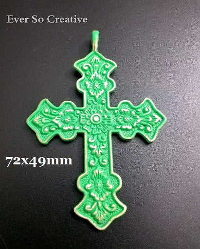 ESC.VTJ109: Vintaj Patina Verdigris Celtic Cross Pendant