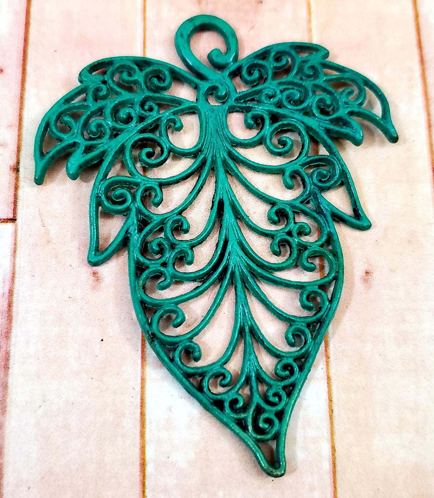 ESC.VTJ201: Vintaj Patina Jade Patina Filigree Maple Leaf Pendant: 71x54mm: 1pc