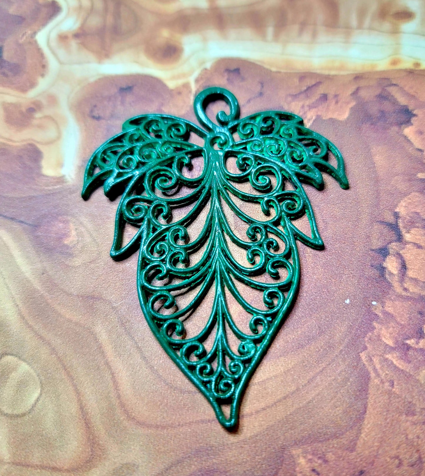 ESC.VTJ44: Vintaj Patina Verdigris and Emerald Patina Filigree Maple Leaf Pendant: 71x54mm: 1pc