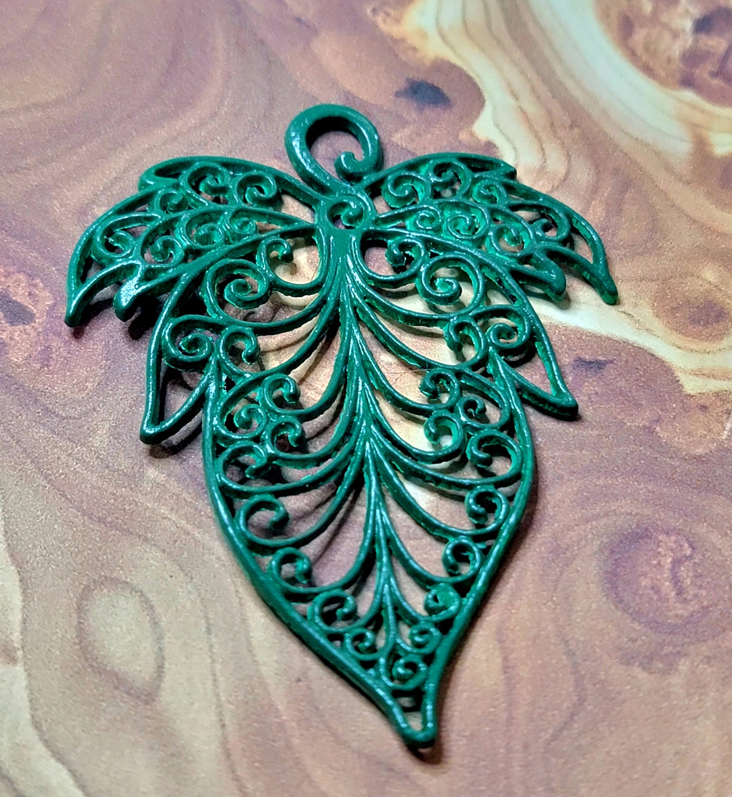 ESC.VTJ44: Vintaj Patina Verdigris and Emerald Patina Filigree Maple Leaf Pendant: 71x54mm: 1pc