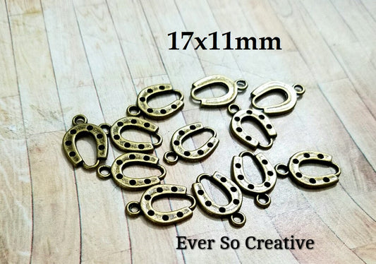 ESC-WC01: Antique Brass Horseshoe Charms: 17x11mm