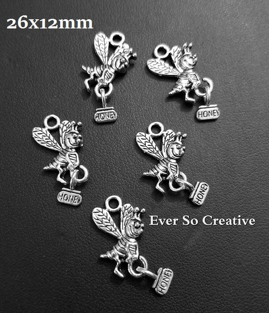 ESC-BEE07: Antique Flying Honey Bee Charms: 26x12mm (5pcs)