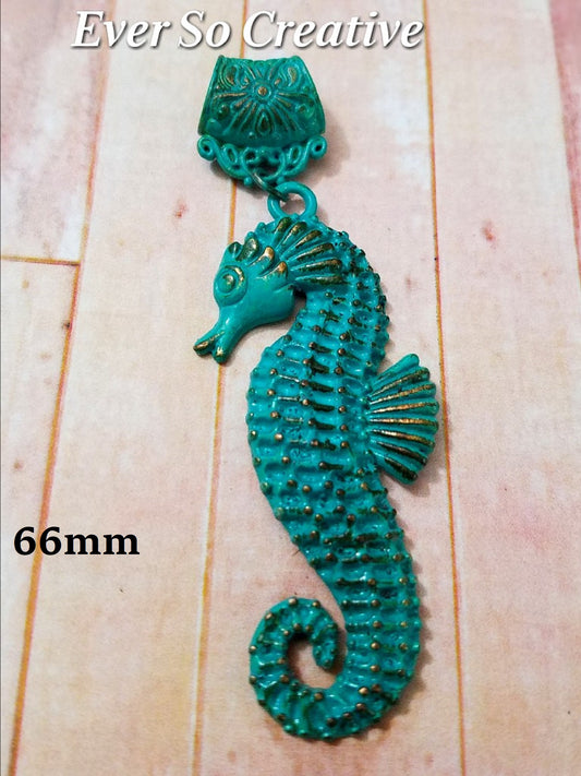 ESC-PBE06: Turquoise Seahorse Pendant